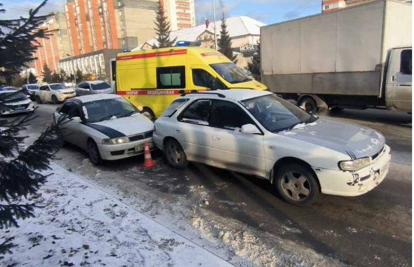 Фото Погром в трамвае, смертельное ДТП и труп под окнами: главное в Новосибирске за 6 ноября 2 - Сиб.ФМ Фото Погром в трамвае, смертельное ДТП и труп под окнами: главное в Новосибирске за 6 ноября 2